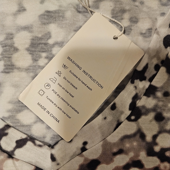 Women's  blouse NWT - Picture 4 of 4